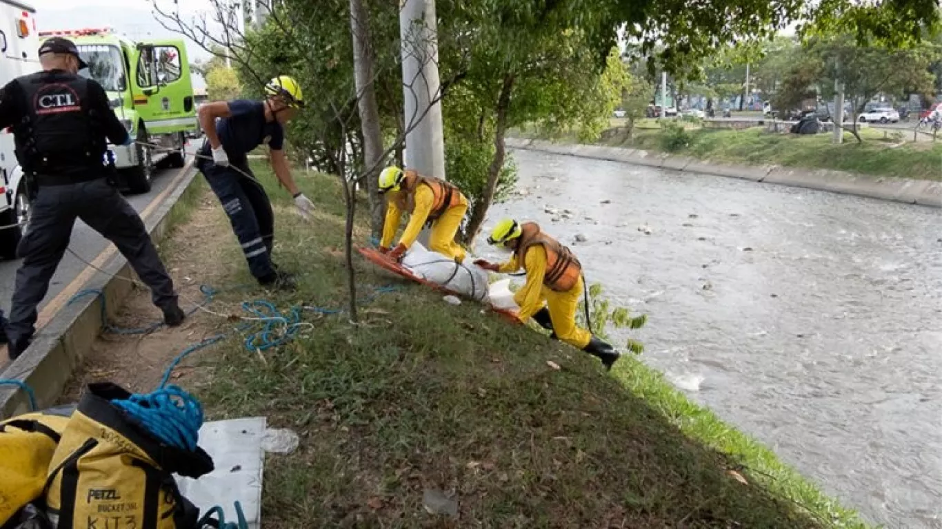 Hallazgo Macabro En El Río Medellín Tres Familias Reclaman El Cuerpo Desmembrado De Una Mujer 4543